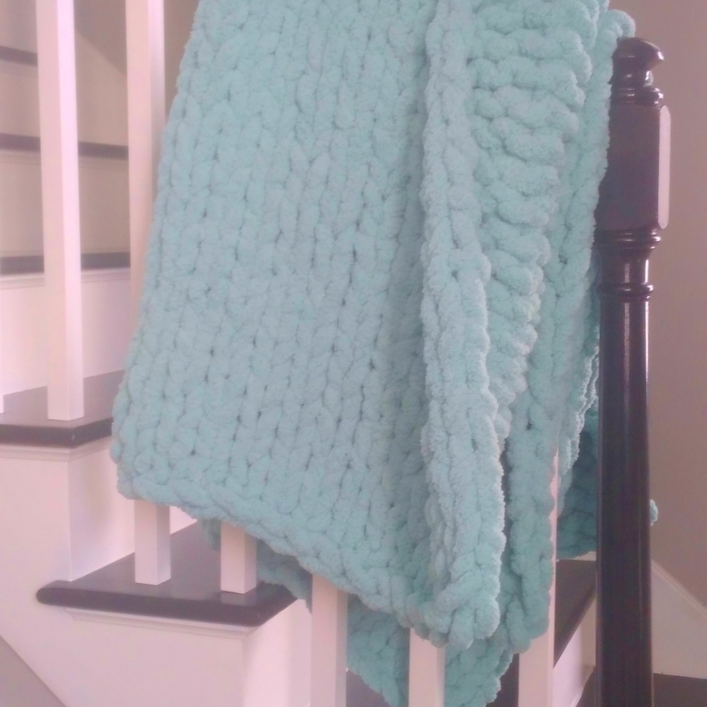 Chunky Knitted Chenille Throw Blanket Aqua Soft Cozy Warm Bedroom 47 x 54 in